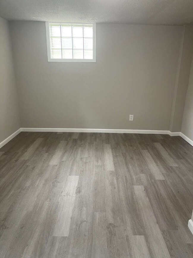 Building Photo - Spacious 5-bed house in Gary!