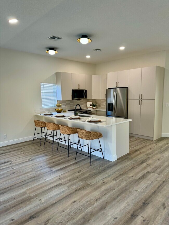 Designer finishes - 1610 Yachtman Pl