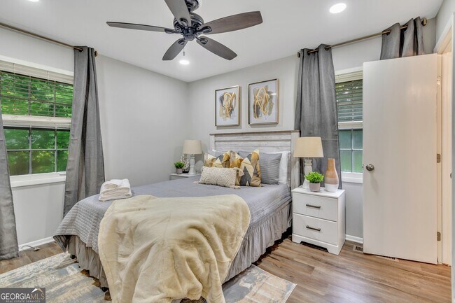 Building Photo - 4589 Ryan Rd