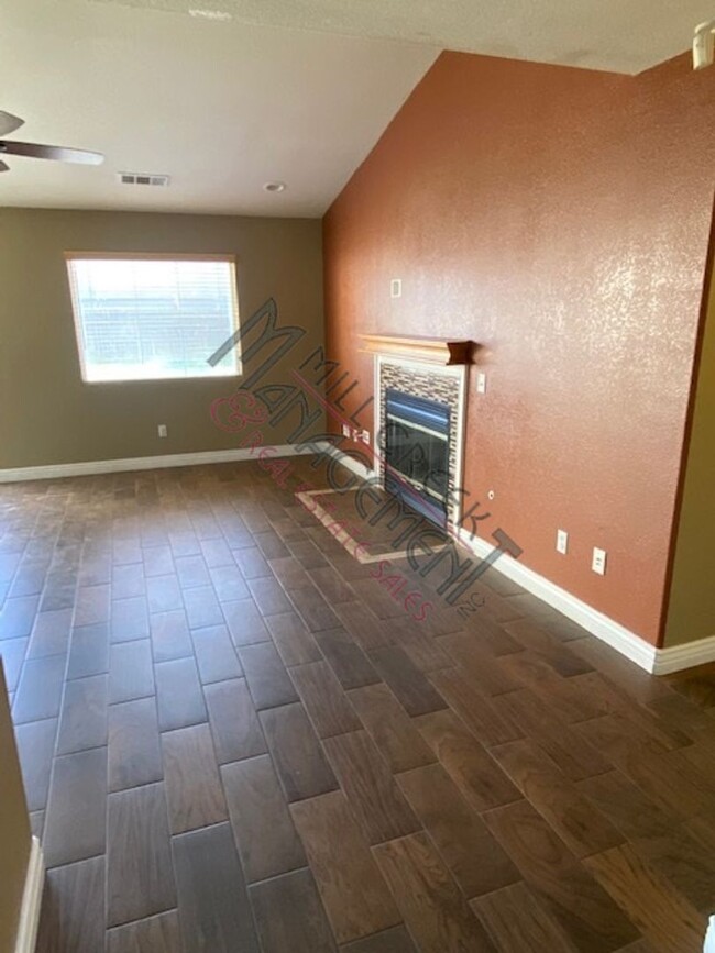 Building Photo - *** Move in Special $300.00 off first mont...