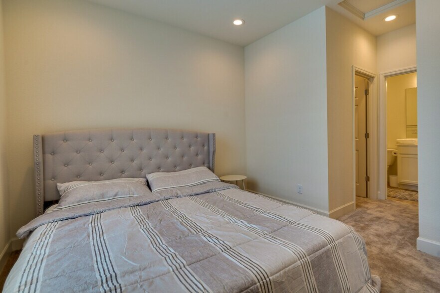 Building Photo - 3023 Neil Jerome Dr