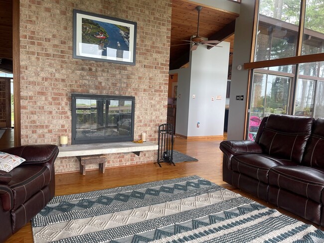 Building Photo - 4680 Peaceful Shores Dr