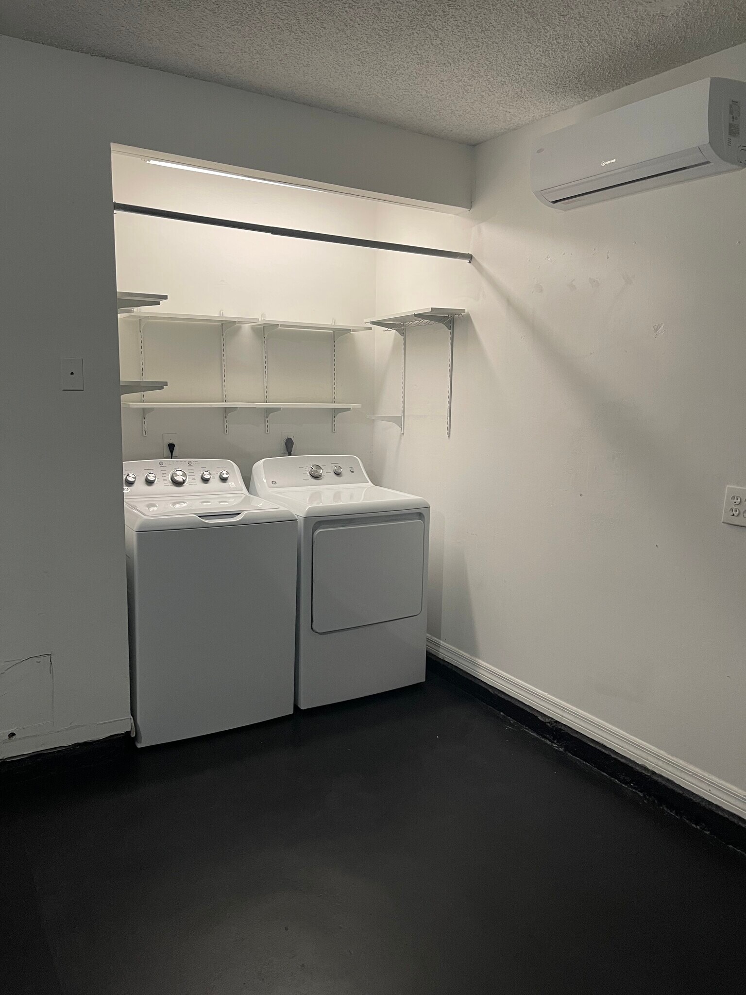 Building Photo - 843 SW Thrift Ave