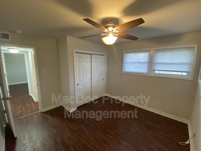 Building Photo - 1012 Julian Dr