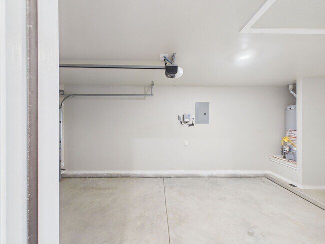 Building Photo - 4712 Hinson St