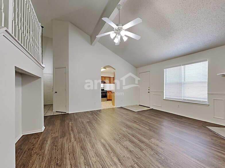 Building Photo - 816 Meadowlark Dr