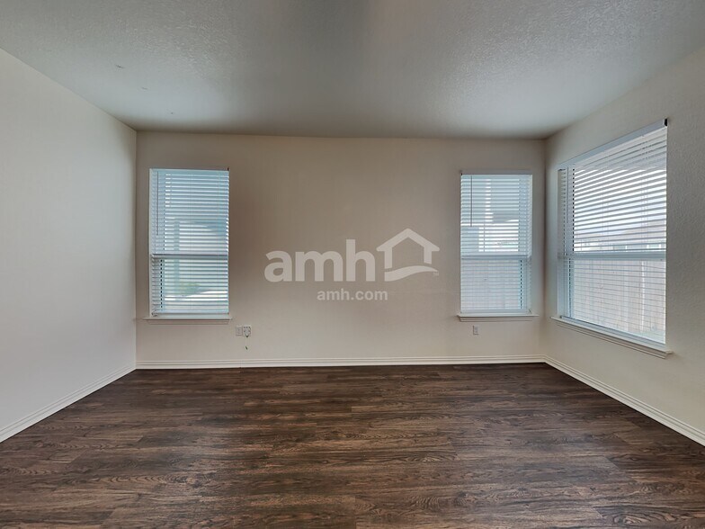 Building Photo - 2715 Spencebrook