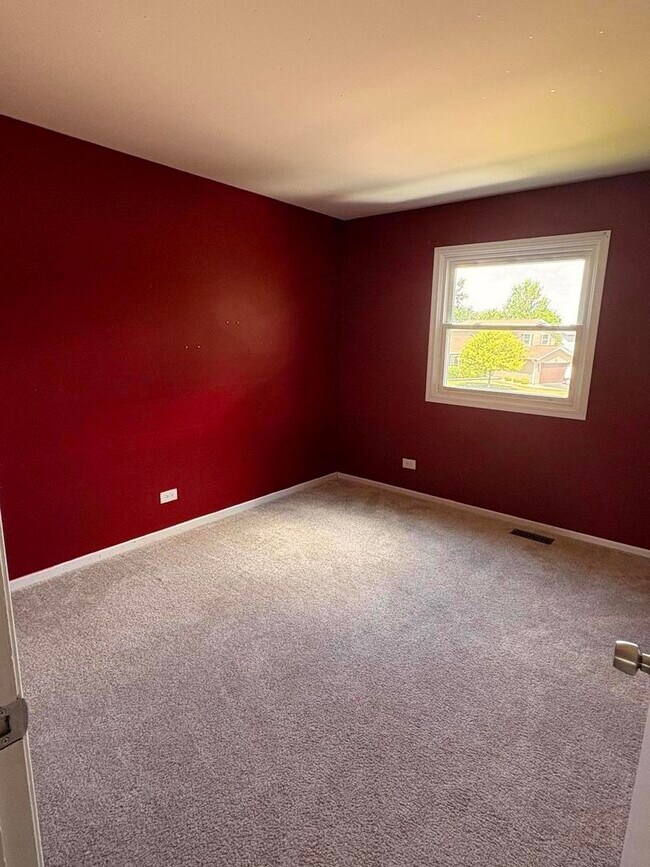 Building Photo - 619 Belair Ct