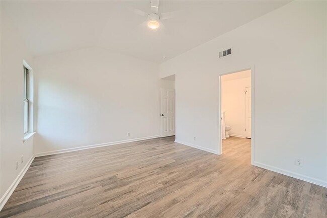 Building Photo - 905 Jasmine Trail