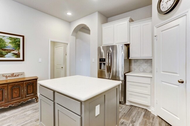 Building Photo - 8126 Silverspot Ln