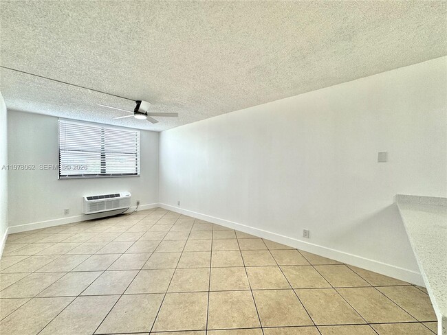 Building Photo - 2401 Riverside Dr