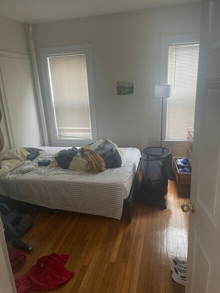 Building Photo - 67 Willow Ave