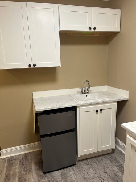 Building Photo - 3276 Maplewood Dr