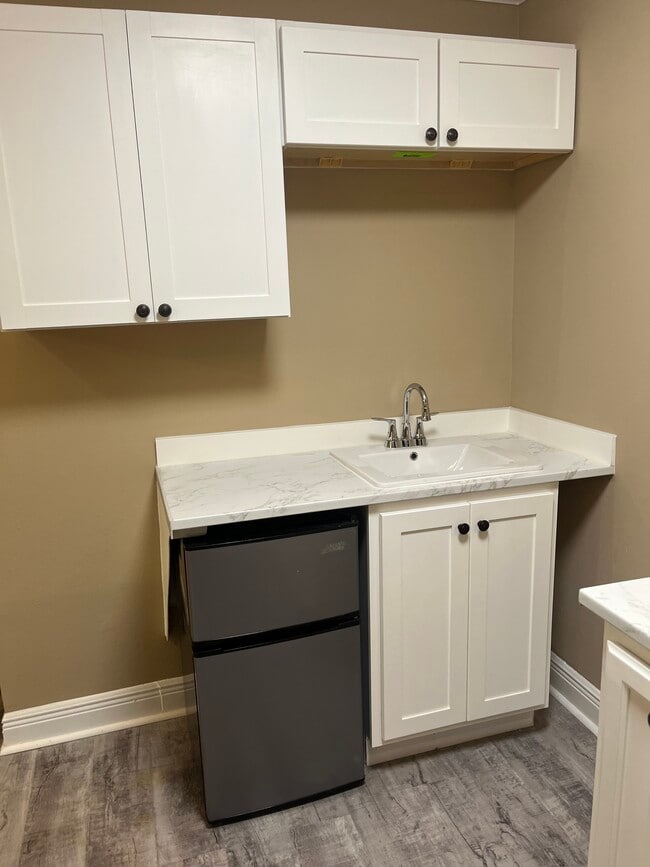 Building Photo - 3276 Maplewood Dr