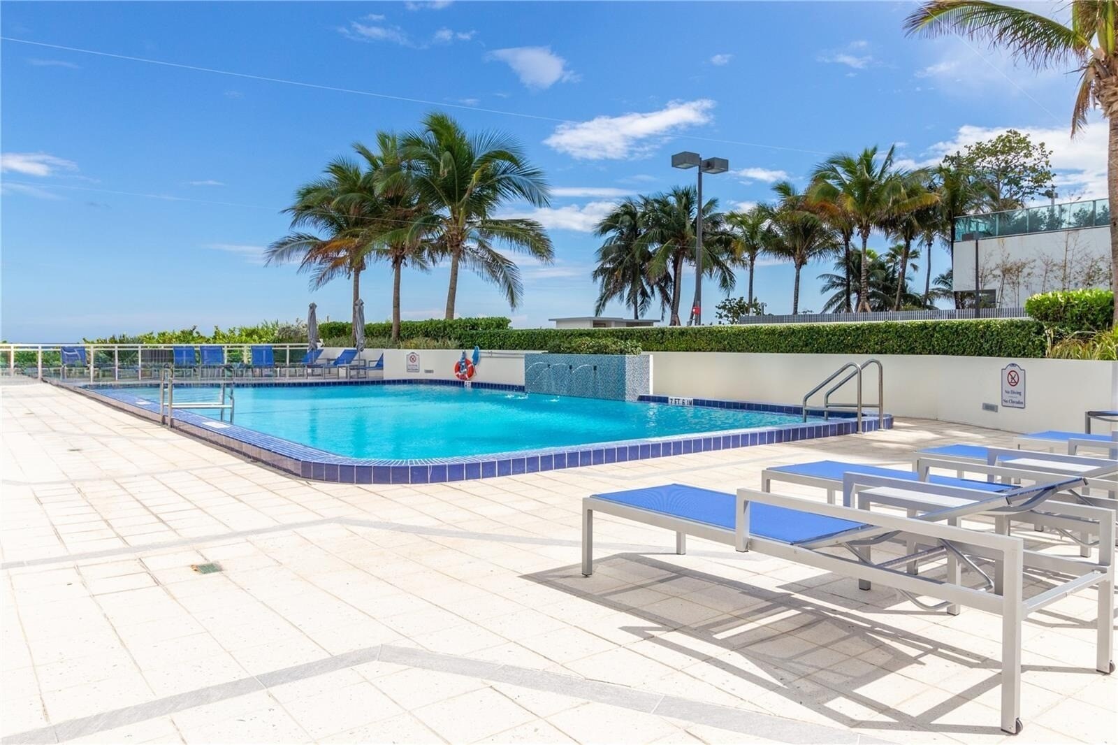 Building Photo - 6917 Collins Ave