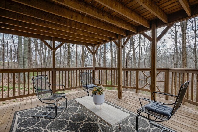 Building Photo - 514 Longview Dr