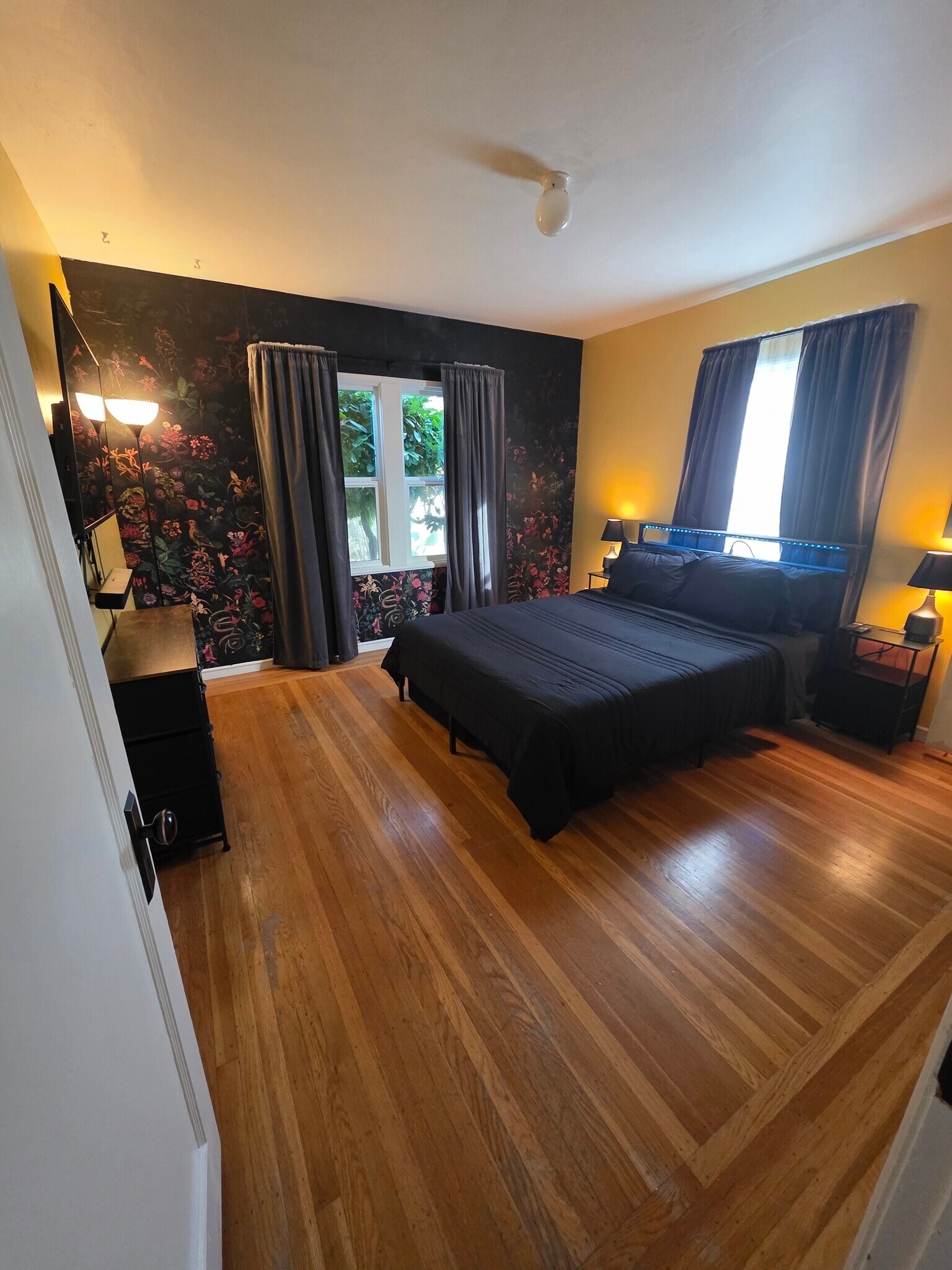 Building Photo - 9333 Lawlor St