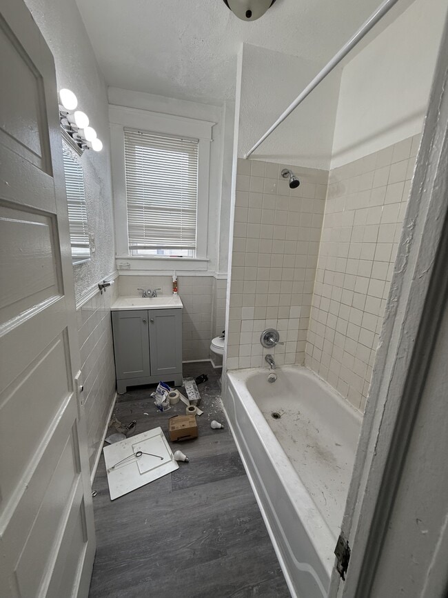 Building Photo - 501 Lyndhurst St