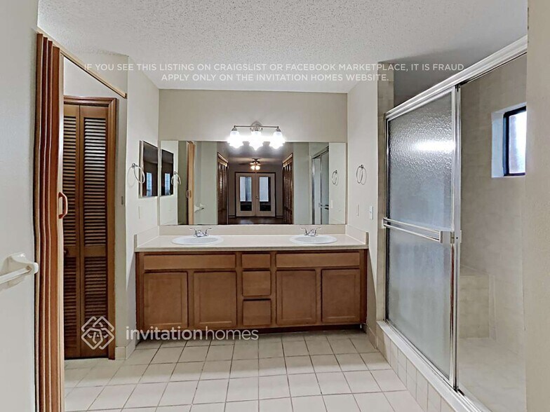 Building Photo - 908 Silver Leaf Pl