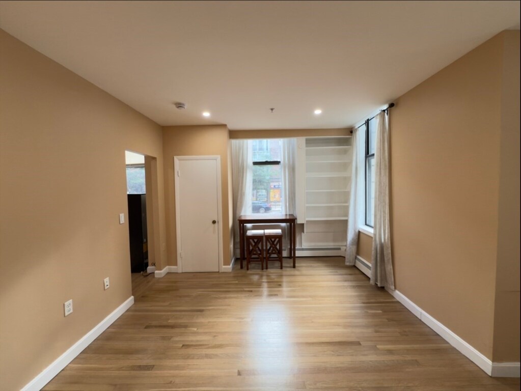 Building Photo - 483 Beacon St