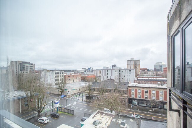 Building Photo - North Block Condo Available- Fully Remodeled Studio !