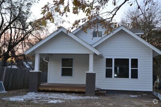 Building Photo - Remodeled 3-4 bedroom, open floor plan, Ne...