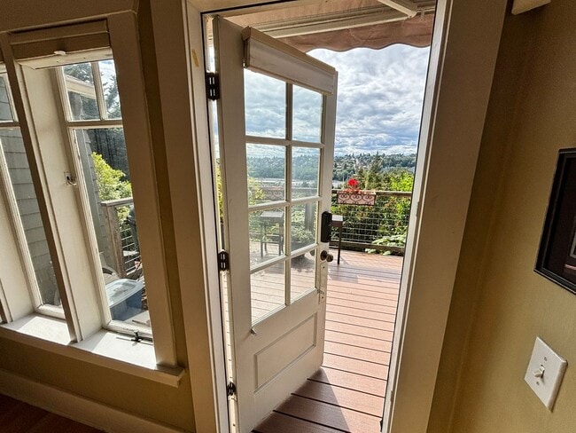 Building Photo - 4Bd/2.75Ba Seattle Home