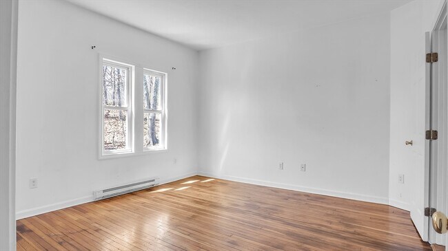 Building Photo - 1442 Main St