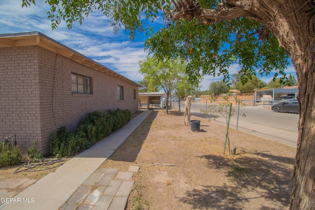 Building Photo - 321 Walsh Ln