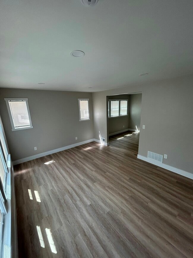 Building Photo - 13723 Mapleridge St