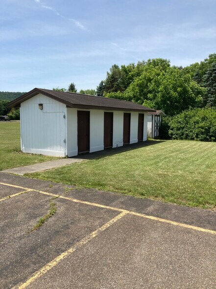 10’ X 10’ storage unit with electric - 322 Valley Rd