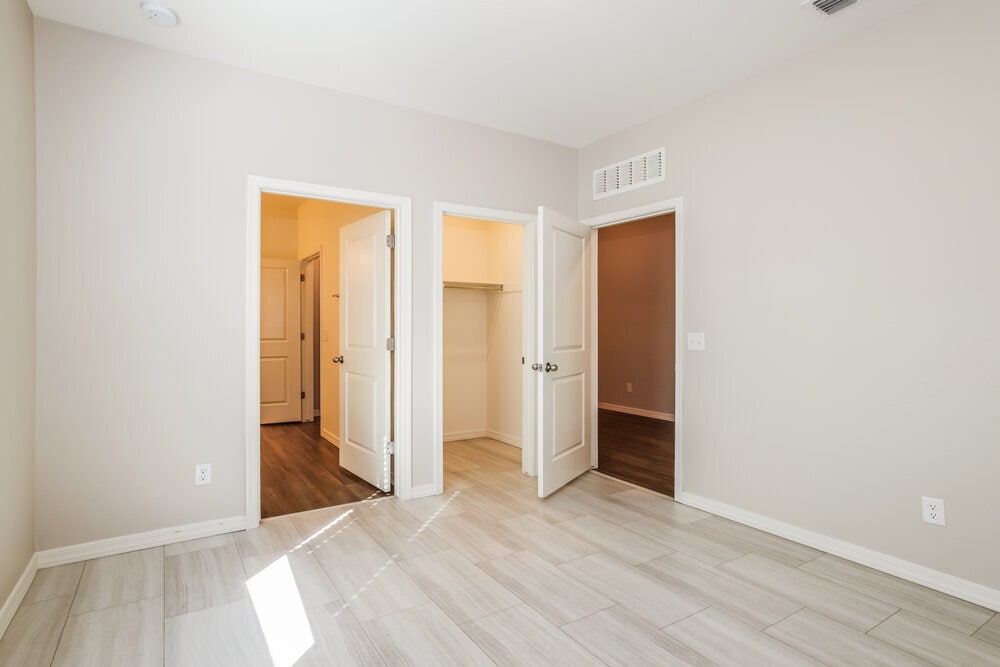 Building Photo - 37317 W Bello Ln