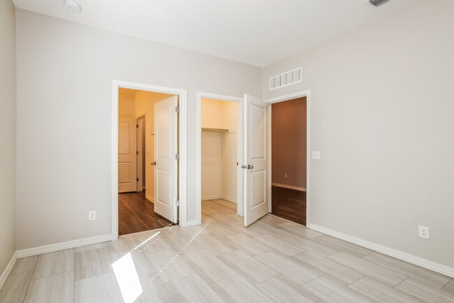 Building Photo - 37317 W Bello Ln