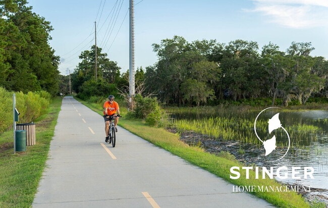 Building Photo - 1808 Lenora Dr