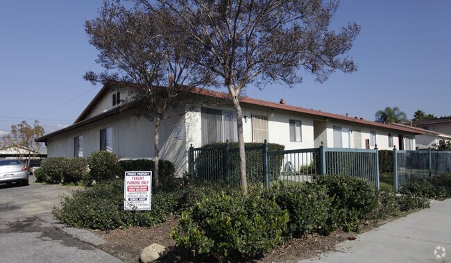 Primary Photo - 1240 W Stoneridge Ct