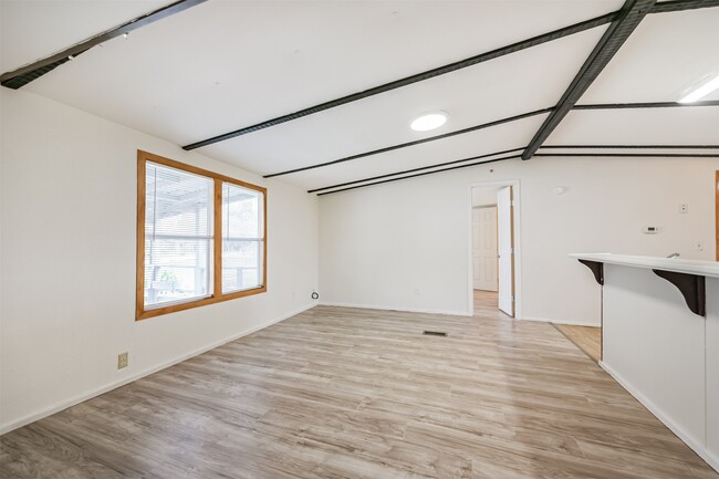 Building Photo - 1749 Max Rd