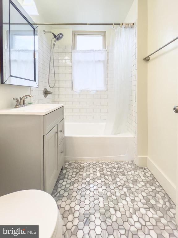 Building Photo - 1725 Lanier Pl NW