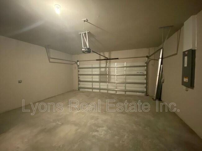 Building Photo - 5625 Abelman Rd