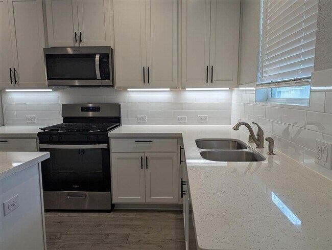 Building Photo - 10323 Birch Peak Dr