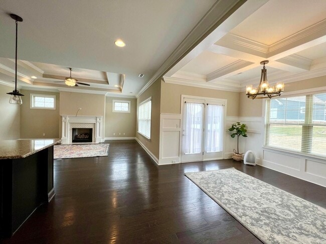 Building Photo - 9015 Seven Lakes Dr