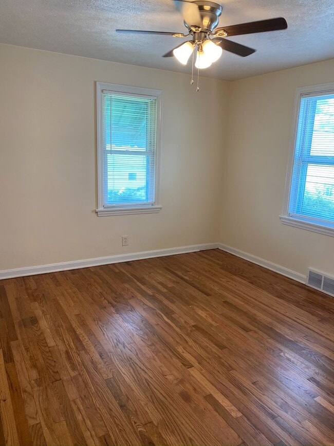 Building Photo - 422 Churchill Rd