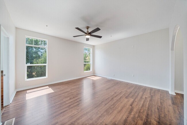 Building Photo - Escondido -Beautiful San Pasqual area ,Spa...