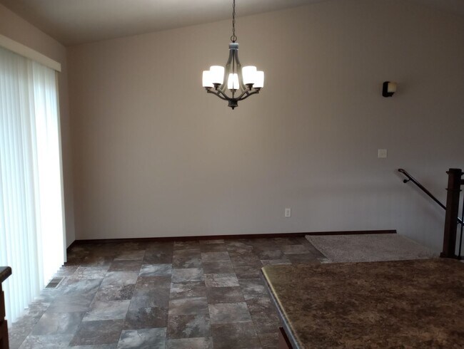 Building Photo - Two bedroom Town Home w/ Double garage