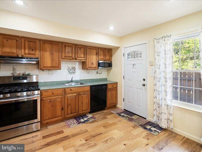 Building Photo - 18 Pond View Dr