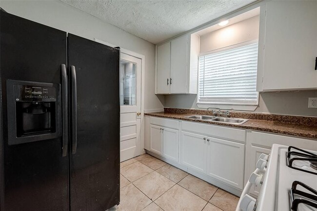 Building Photo - 7621 Sundown Dr