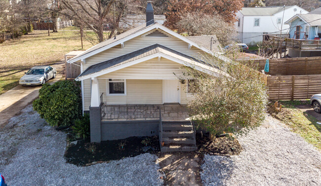 Building Photo - 708 E Woodland Ave