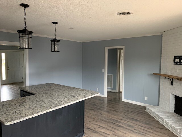 Building Photo - 4001 Anderson Rd