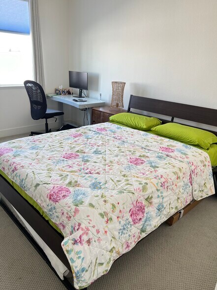 Building Photo - 45079 Insight St