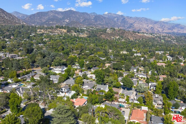 Building Photo - 4824 La Canada Blvd