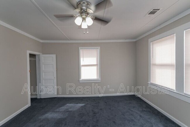 Building Photo - 1973 Battle Row